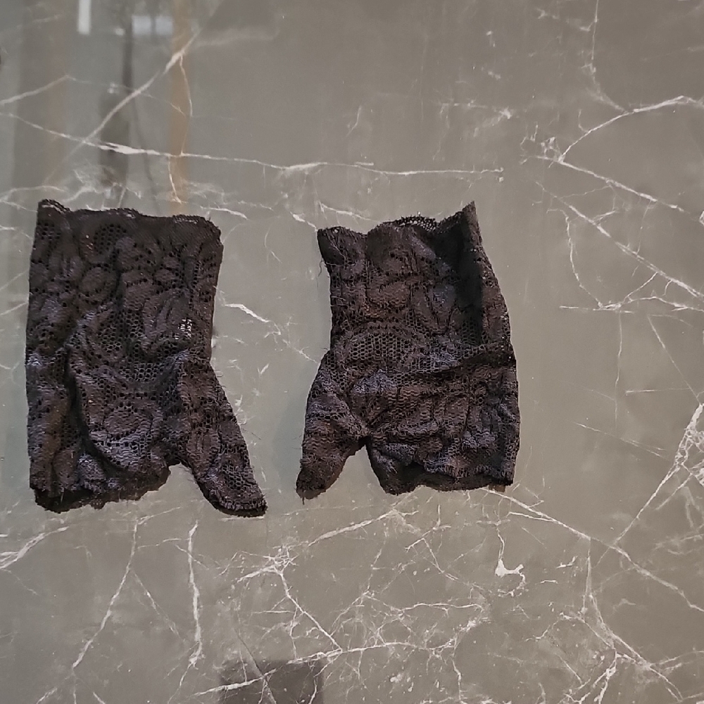 SOLD Black Lace Fingerless Gloves